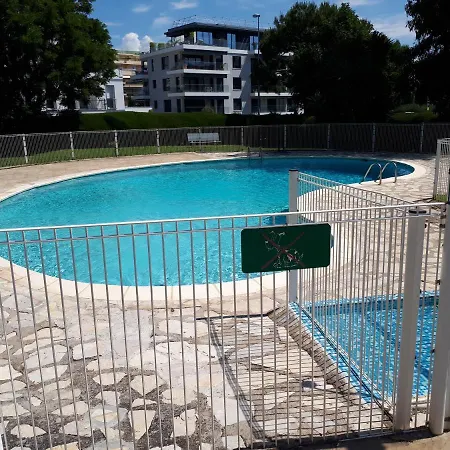 Bord De Apartment